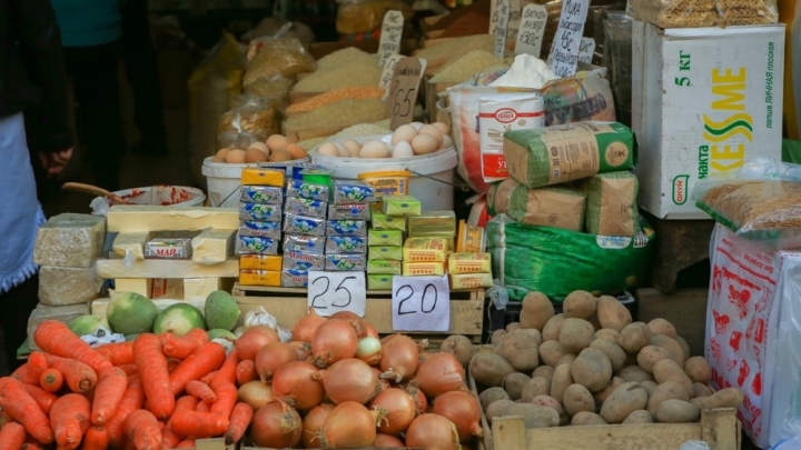 Цены на продукты в Кыргызстане, России и Казахстане: В КР дешевеют картофель и яйца, в соседних странах — дорожают овощи