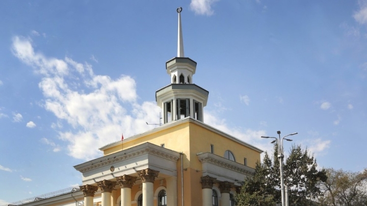 Жогорку Кенеш одобрил поправки в закон о Нацбанке в третьем чтении
