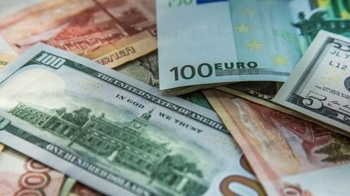 Курс валют: Банки продают доллар по 87,8 сома