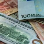 Курс валют: Банки продают доллар по 87,8 сома