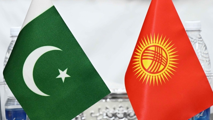 4f6884fd30a7823ebd54b8c6e33be772