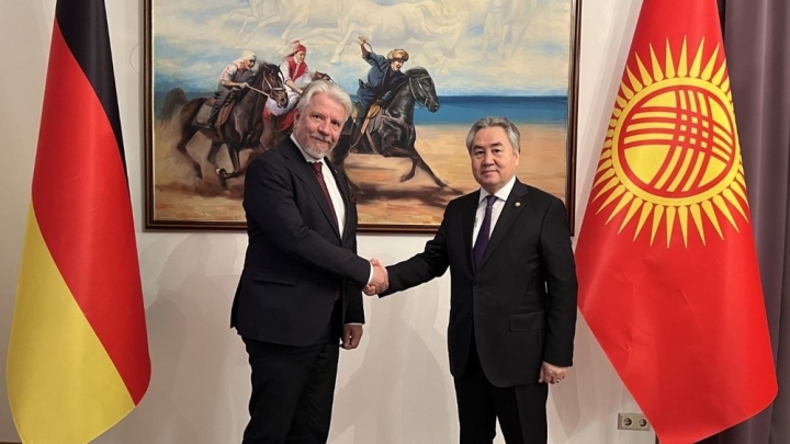 19ed837b0fa2b2eb10e617d3ab3822c3