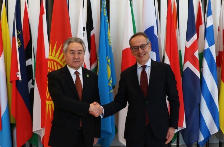 1c33a0a2fc14fbf5d1879bbe64a5c158